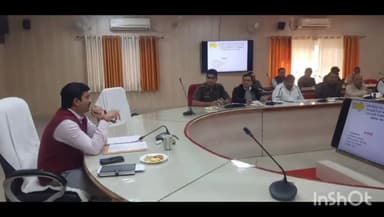 बलरामपुर: जिलाधिकारी ने कलेक्ट्रेट सभागार में  सड़क सुरक्षा समिति  का किया बैठक