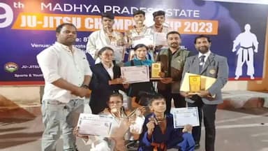 पन्ना: भोपाल में हुई 9वीं राज्य स्तरीय जु-जित्सु प्रतियोगिता पन्ना को मिले 9 गोल्ड मेडल सहित 14 पदक।