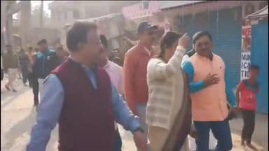 बेतिया: सागर पोखरा से कम्युनिस्ट पार्टी चौक तक सड़क निर्माण का महापौर ने नगर आयुक्त के साथ किया निरीक्षण।