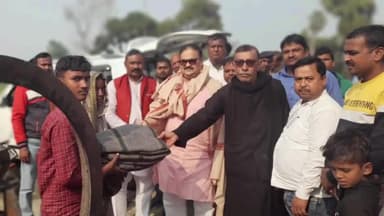 गोरौल: बभनटोली गांव पहुंचे वैशाली विधायक सिद्धार्थ पटेल अग्निपीड़ित के बीच कंबल एवं खाद्य सामग्री का किया वितरण