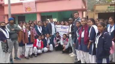 गिरिडीह: राजधनवार प्लस टू हाई स्कूल के विद्यार्थी औद्योगिक भ्रमण पर पहुंचे सदर अस्पताल, अस्पताल की व्यवस्था का किया निरीक्षण।