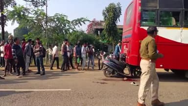 कटंगी: कटंगी बोनकट्टा मुख्य सड़क मार्ग पर भालवा नाले के पास बस के अंदर पीछे से जा घुसी स्कूटी, दो युवक गंभीर रूप से घायल