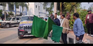 सुपौल: क्लेक्ट्रेट से उप विकास आयुक्त ने सरकार की जनकल्याणकारी योजनाओं को लेकर नुक्कड़ नाटक के दल को हरी झंडी दिखाकर किया रवाना