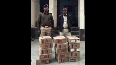गोपालगंज: रामपुर टेंगराही गांव के समीप से पुलिस ने छापेमारी कर 129 लीटर शराब की जब्त, शराब तस्कर हुए फरार