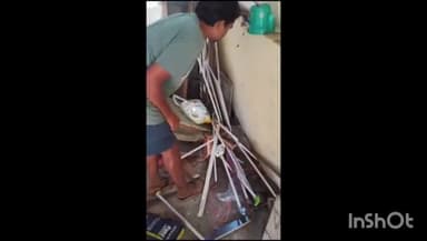 होशंगाबाद नगर: एसपीएम कॉलोनी में एक घर में निकला 4 फीट लंबा कोबरा प्रजाति का सांप, सर्प मित्र ने किया रेस्क्यू