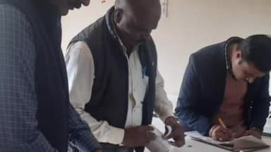 गोंडा: गोण्डा में खाद्य सुरक्षा एवं औषधि प्रशासन विभाग द्वारा विभिन्न शॉपिंग मॉल व मेडिकल स्टोर का निरीक्षण कर लिए गए नमूने