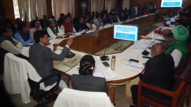 हरदोई: विकास भवन में हुई गोवंश संरक्षण को लेकर बैठक, डीएम बोले- गोवंश संरक्षण में लापरवाही करने वालों पर होगी कार्रवाई