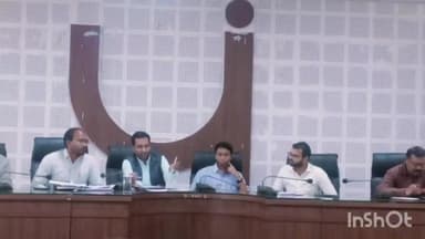 दंतेवाड़ा: जिला पंचायत में विकसित भारत संकल्प यात्रा‘‘ की तैयारियों की सीईओ जिला पंचायत कुमार बिश्वरंजन ने की समीक्षा