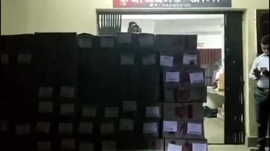 गोपालगंज: बलथरी चेक पोस्ट से पुलिस ने शौचालय की सफाई टंकी में छिपाकर रखी 1347 लीटर शराब की बरामद, एक तस्कर गिरफ्तार