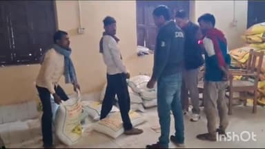 रामगढ़ चौक: रामगढ़ चौक स्थित कृषि भवन के प्रांगण में किसानों के बीच रवि फसल के बीज वितरण का कार्य हुआ संपन्न