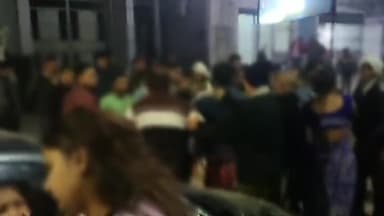 एत्मादपुर: रॉयल चौराहे के समीप शराब के नशे में चूर शराबियों ने महिलाओं से की छेड़-छाड़ व बदतमीज़ी, वीडियो वायरल