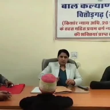 भूपालसागर: चंडीगढ़ में गुब्बारे बेचते मिला 7 साल का बच्चा, चित्तौड़गढ़ लाकर बाल कल्याण समिति कार्यालय में माता-पिता को सौंपा गया बच्चा