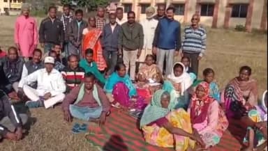 भरनो: झारखंड आंदोलनकारी संघर्ष मोर्चा द्वारा भरनो में बैठक कर 16 व 17 दिसंबर को आर्थिक नाकेबंदी की घोषणा