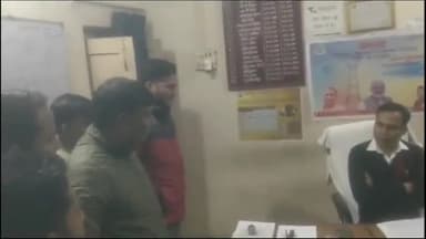 धनौरा: ओट्स के तहत गजरौला के गांव चौबारा में लगा कैंप नहीं मिले tg2 अधिशासी अभियंता ने किया सस्पेंड धरने पर बैठे कर्मचारी