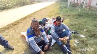 लखीमपुर: पीलीभीत से ट्रेन पर सवार होकर मऊ जा रहे व्यक्ति की गोला रेलवे स्टेशन पर ट्रेन में हुई मौत पोस्टमार्टम हाउस पहुंचे परिजन