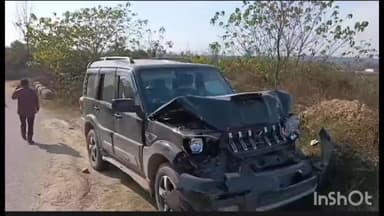 ज्वालामुखी: ज्वालामुखी के कथोग में गाड़ी व बस में हुई टक्कर; गाड़ी को पहुंचा भारी नुकसान