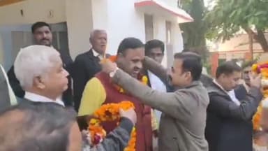 गोंडा: सिंचाई डाक बंगले मे RLDके राष्ट्रीय प्रवक्ता ने कार्यकर्ताओ के साथ बैठक करते हुए कहा:26 दिसंबर को विधासभा पर करेंगे धरना