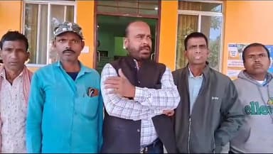 भाकपा माले ने एक वर्ष पूर्व चतरो स्थित बालमुकुंद फैक्ट्री से बिना सूचना काम से निकाल दिए गए 145 मजदूरों को न्याय दिलाने की मांग प्रशासन से करते हुए, न्याय नहीं मिलने पर आंदोलन की बात कही है।