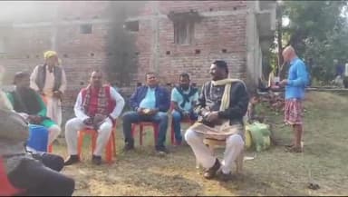 सोनभद्र बंशी सुर्यपुर: मंगा विगहा गांव पहुंच विधायक बागी कुमार वर्मा ने मृतिका के परिजनों को दी सांत्वना