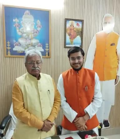 भारतीय जनता पार्टी के राष्ट्रीय उपाध्यक्ष, राज्यसभा सांसद डॉ. लक्ष्‍मीकान्‍त वाजपेयी जी के साथ भाजपा नेता अविरल मलिक