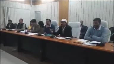 बेतिया: समाहरणालय के सभागार में जिलाधिकारी पश्चिम चंपारण दिनेश कुमार राय की अध्यक्षता में समीक्षा बैठक हुई संपन्न।