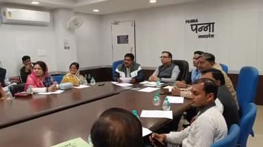 पन्ना: NIC कक्ष मे वीडियो कांफ्रेंसिंग से मुख्यमंत्री ने विकसित भारत संकल्प यात्रा के संबंध मे जनप्रतिनिधियो से किया संवाद