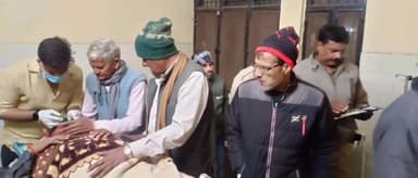 घिरोर: शादी में काम करने जा रहे बाइक सवार हलवाइयों को लोडर ने मारी टक्कर, घायलों को पुलिस ने भेजा प्राथमिक स्वास्थ्य केन्द्र