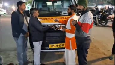 धनौरा: गजरौला सामुदायिक स्वास्थ्य केंद्र को मिला चार और एंबुलेंस चालकों ने मंदिर पर पहुंचकर कराया एंबुलेंस की पूजा किया शुभारंभ