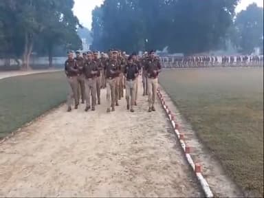 हरदोई: रिजर्व पुलिस लाइन परेड ग्राउंड पर एसपी ने करवाई परेड, यूपी 112 हेल्पलाइन के वाहनों का किया निरीक्षण