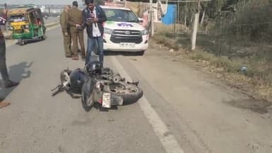 करनाल: मधुबन टोल प्लाजा के पास तेज रफ्तार कार ने बाइक को मारी टक्कर, घायल बाइक सवार अस्पताल में भर्ती