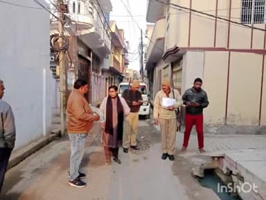 टूंडला: टूंडला नगर के विभिन्न वार्डों का एसडीएम, ईओ और तहसीलदार ने किया निरीक्षण, साफ-सफाई और जल व्यवस्था की ली जानकारी