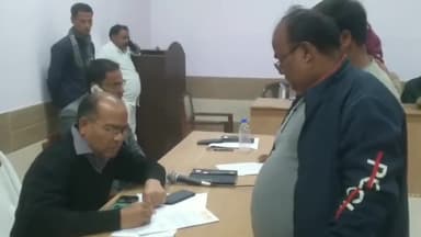 एत्मादपुर: तहसील एत्मादपुर सभागार में एसडीएम रतन वर्मा की अध्यक्षता में संपूर्ण समाधान दिवस का हुआ आयोजन,46 शिकायत में 07 निस्तारण।