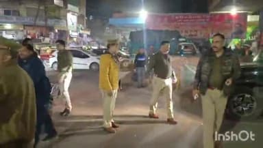 टूंडला: टूंडला के सुभाष चौराहे पर पुलिस ने चलाया चेकिंग अभियान, 70 दो पहिया वाहनों के किए चालान