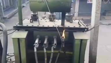 गंगधार: गंगधार थाना क्षेत्र के चौमहला कस्बे में अज्ञात कारणों के चलते ट्रांसफार्मर में लगी आग, बड़ा हादसा टला