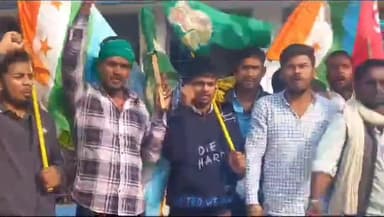 # Neta Sonu Yadav Jo raili ho rahi thi usmein police prashasan Ne Badi berahami Se maarpeet Karke Thane Main jail mein h