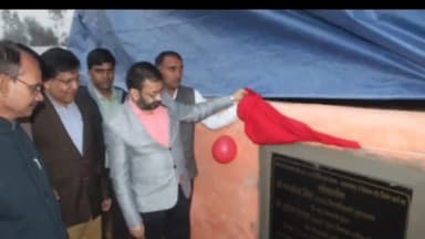 बिलारी: कुंदरकी गांव चकहबीपुर स्थित गौशाला में गौपालकों की संख्या बढ़ाने के डीएम मानवेंद्र सिंह ने दिए निर्देश