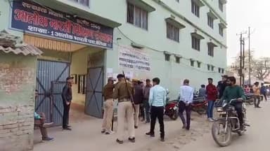 बेतिया: बेतिया में 14 केन्द्रों पर दो पालियों में आयोजित हुई पुलिस अवर निरीक्षक प्रारंभिक लिखित प्रतियोगिता परीक्षा।