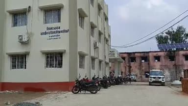 बेतिया: बेतिया में 34 केंद्रों पर इंटर और 25 केंद्रों पर होगी मैट्रिक की परीक्षा, आधार कार्ड ले जाना अनिवार्य