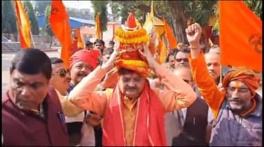 धनबाद/केंदुआडीह: धनबाद में विधायक राज सिन्हा की अगुवाई में राम भक्तों ने बैंड बाजा व ध्वजा के साथ निकाली पदयात्रा, लगे जय श्रीराम के नारे