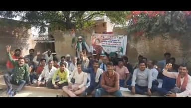 मऊरानीपुर: उल्दन में यूपी किसान कांग्रेस के बैनर तले हुई चौपाल, ग्रामीणों ने की बिजली उपलब्ध कराने की मांग
