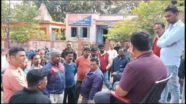 निरसा/चिरकुंडा: पतलाबाड़ी स्थित एक होटल संचालक पर धारदार ब्लेड से हुआ हमला, एक आरोपी गिरफ्तार व अन्य की तलाश जारी