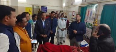 अंबिकापुर, बीती रात जिले के तीनों विधायक सहित कलेक्टर ने जिला चिकित्सालय का किया औचक निरीक्षण