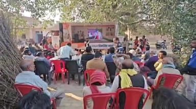 करछना: झीरी लच्छीपुर में BJP नेता आचार्य हरिकृष्ण शुक्ल ने हमारा संकल्प विकसित भारत यात्रा का किया भव्य स्वागत