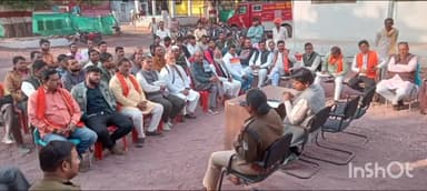 तेंदूखेड़ा: तेंदूखेड़ा थाना परिसर में शांति समिति की बैठक का किया गया आयोजन, ध्वनि और मीट बिक्री के नियमों को लेकर दी गई जानकारी