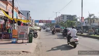 रतलाम नगर: ग्राम पलसोडी में कालूगुर्जर की दुकान के सामने 1 व्यक्ति कोअज्ञात वाहनचालक ने लापरवाहीपूर्वक तेजगति सेचलते हुए टक्कर मारी