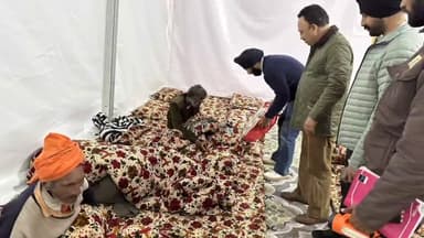 ਪਟਿਆਲਾ: ਵਿਧਾਇਕ ਵੱਲੋਂ ਰੈਣ ਬਸੇਰਿਆਂ ਦਾ ਜਾਇਜ਼ਾ-ਖੰਡਾ ਚੌਂਕ ਤੇ ਕਾਲੀ ਦੇਵੀ ਮੰਦਿਰ ਨੇੜੇ ਕੰਬਲ ਤੇ ਗਰਮ ਕੱਪੜੇ ਵੰਡੇ ਤੇ ਮਿਲਰਹੀਆਂ ਸਹੂਲਤਾਂ ਬਾਰੇ ਜਾਣ