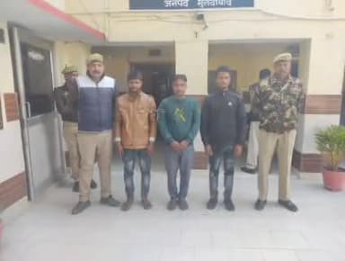 मुरादाबाद: थाना मुंडापांडे पुलिस ने चौथी चोरी करने निकले तीन आरोपी लोडर वाहन समेत दबोच कर भेजा जेल