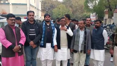 गोपालगंज: कलेक्ट्रेट पहुंचे भाजपा नेताओं ने डीएम को सौंपा ज्ञापन, दानापुर में हुए पुजारी हत्याकांड की जांच की मांग की