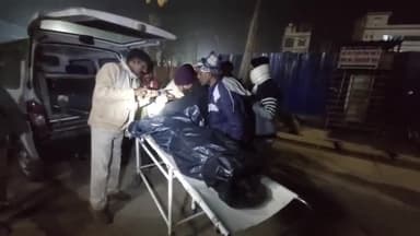 गोपालगंज: पाण्डेय परसौनी गांव के समीप रेलवे ट्रैक पर ट्रेन से कटकर अज्ञात युवक की हुई मौत,पुलिस युवक की हुई पहचान