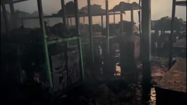 गाज़ियाबाद: मोहननगर में कपड़ा फैक्ट्री शाही एक्सपोर्ट में लगी आग पर दमकल की टीम ने 14 फायर टैंकरों की मदद से पाया काबू